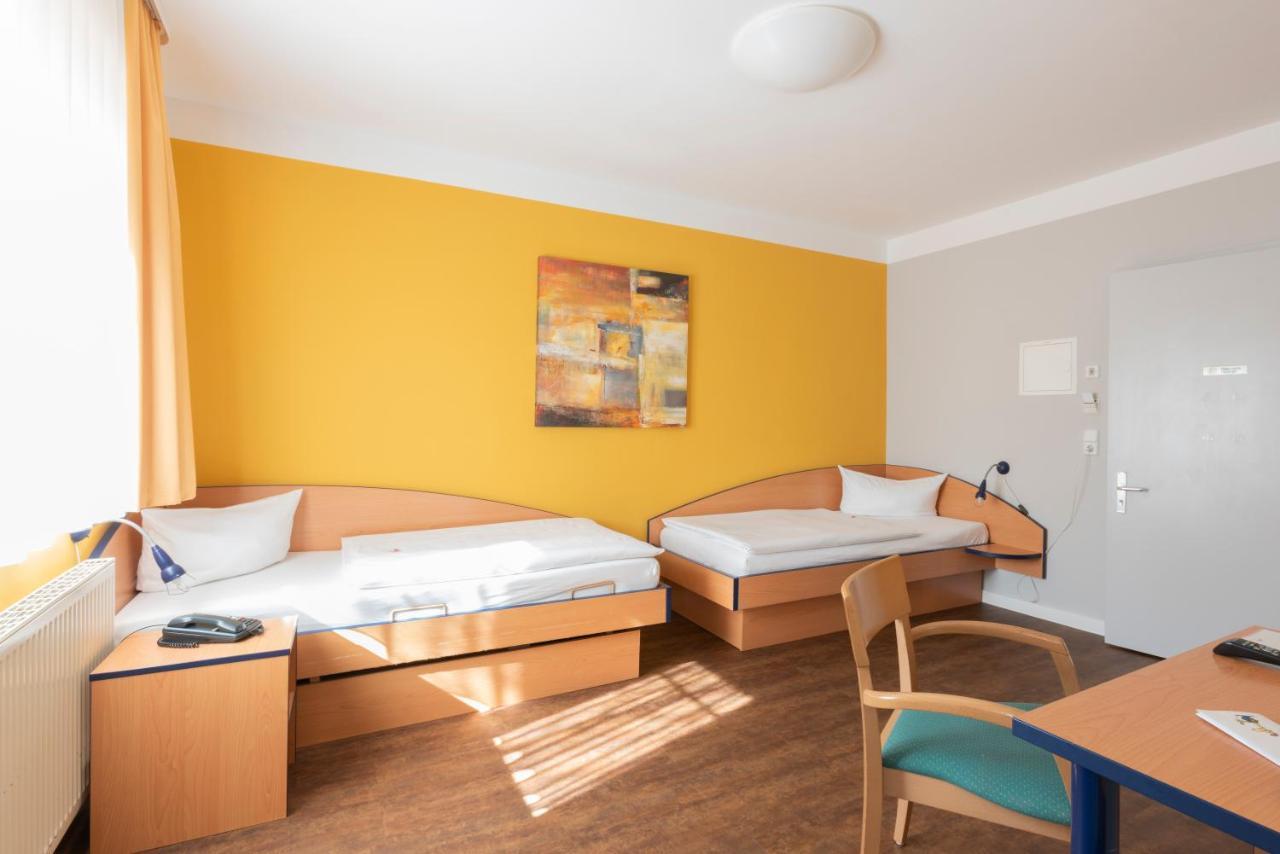 Hotel Mit-Mensch Berlin Exteriör bild