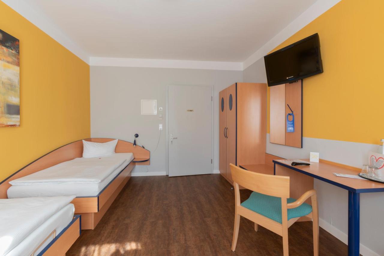 Hotel Mit-Mensch Berlin Exteriör bild
