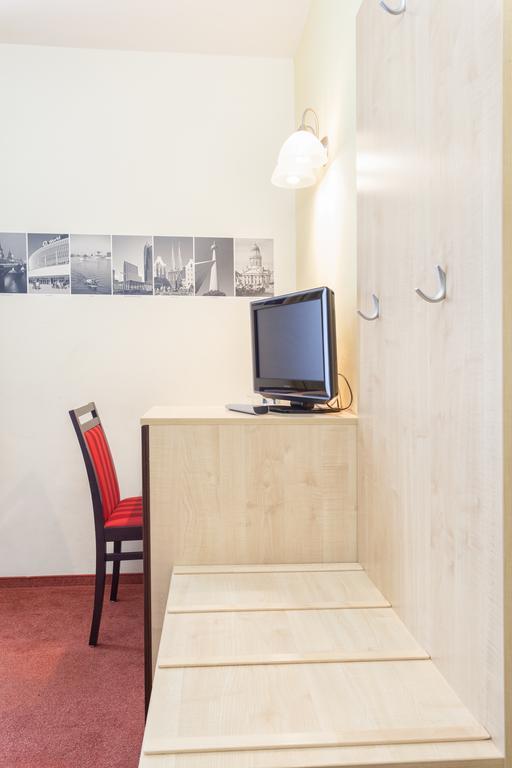 Hotel Mit-Mensch Berlin Exteriör bild