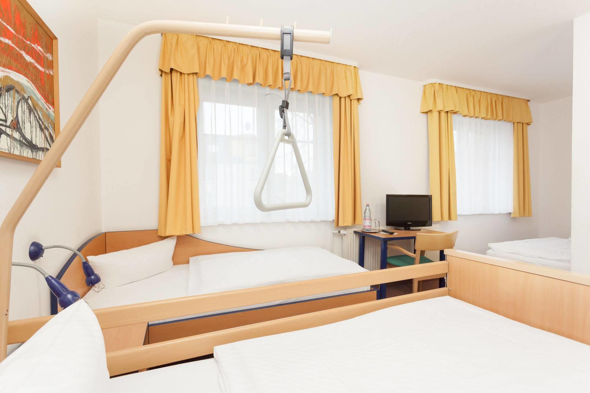 Hotel Mit-Mensch Berlin Exteriör bild