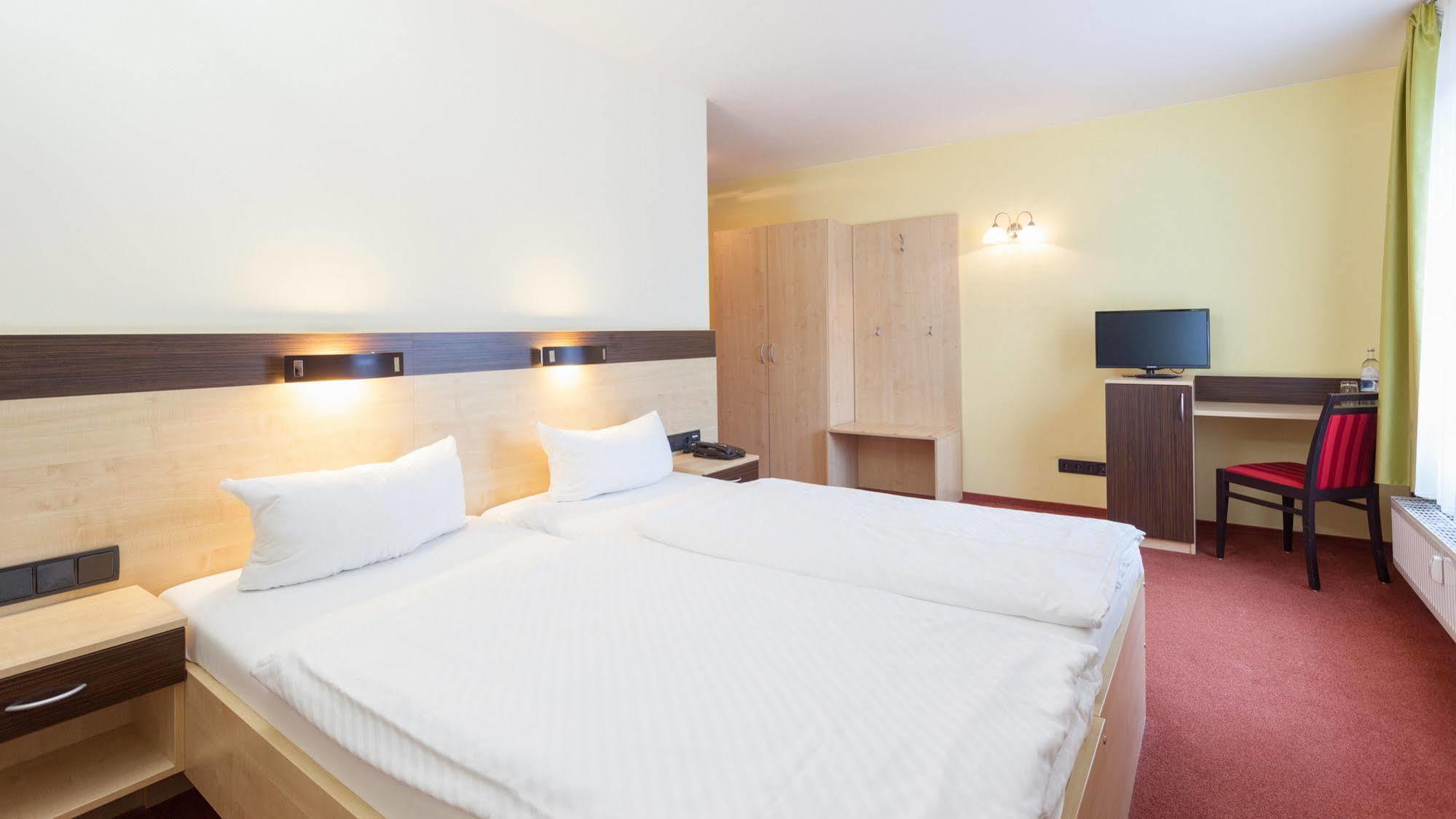 Hotel Mit-Mensch Berlin Exteriör bild