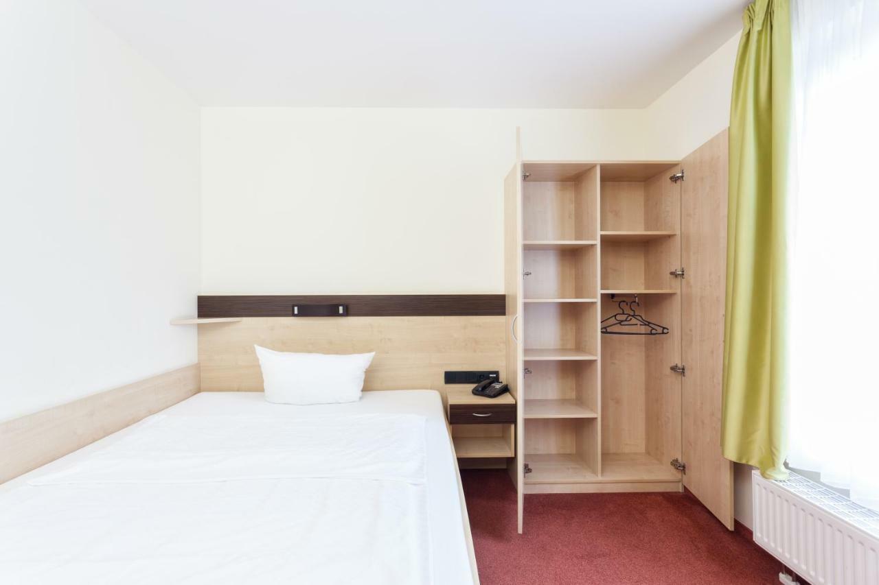Hotel Mit-Mensch Berlin Exteriör bild